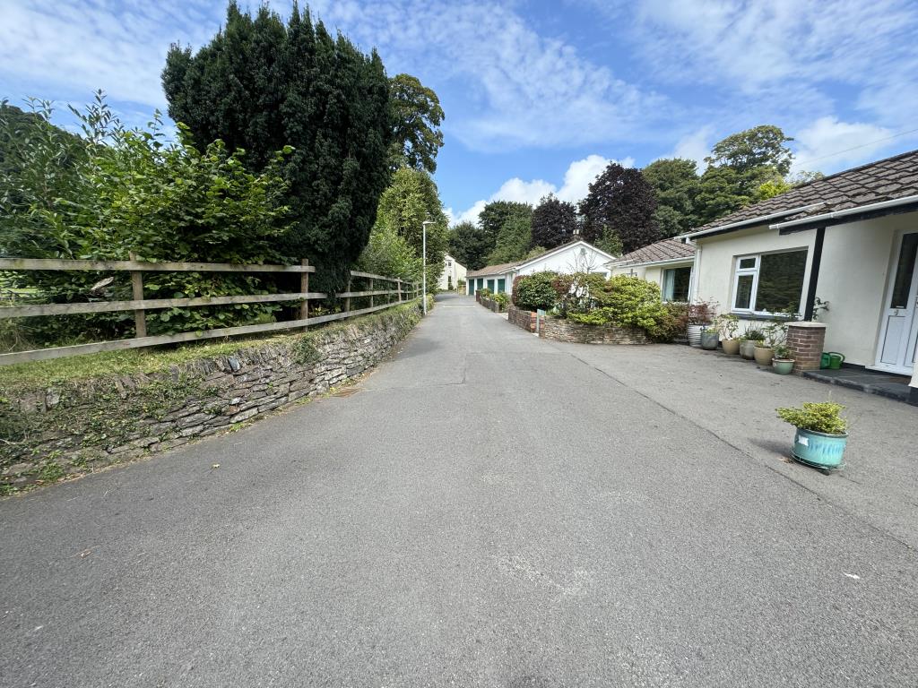 Lot: 146 - LAND AND PRIVATE ROAD FRONTING THE RIVER CAMEL - View of the road taken from the main road